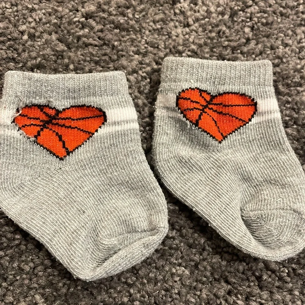 💫bundle of 5💫 Newborn sports themed socks from carters